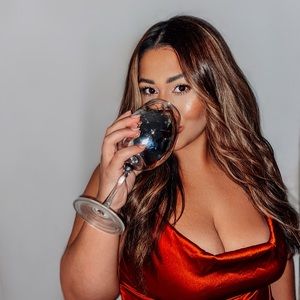 Meet your Posher, Mira